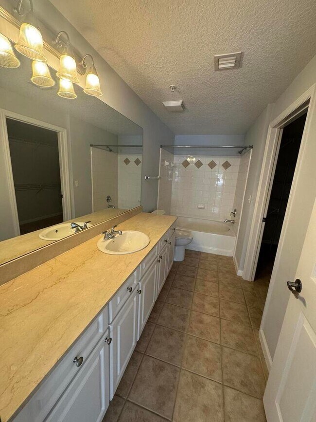 Building Photo - 224 Murcia Dr