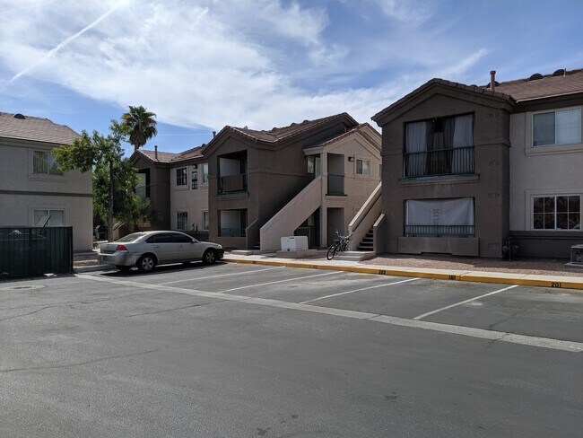 Building Photo - ******* 2 WEEKS FREE RENT ******* 2 BED 2 BATH FIRST FLOOR CONDO!!