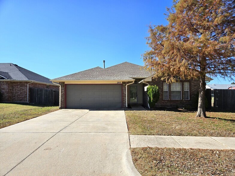 Building Photo - 205 N Eastgate Dr