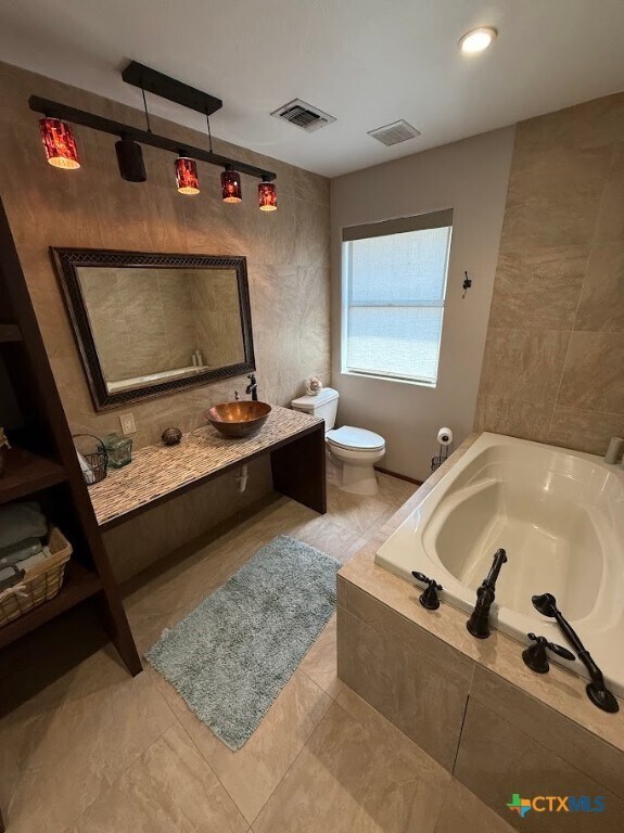 Building Photo - 901 Madrona Dr