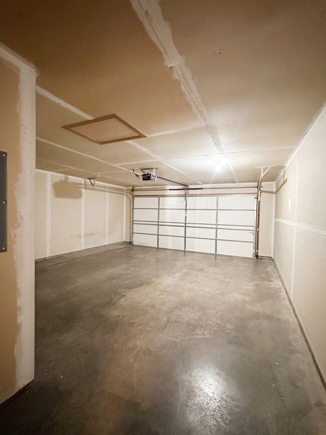 Building Photo - Spacious 2-Bed, 2-Bath Duplex with Attache...