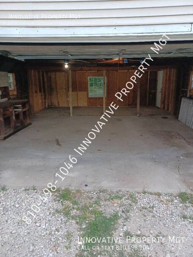 Building Photo - Recently refinished 3 bedroom , 1 bath home!