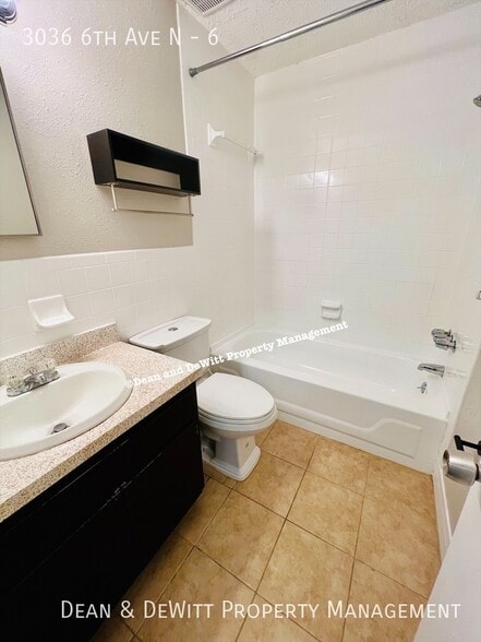 Building Photo - 2 Bed/1 Bath - Unit 6