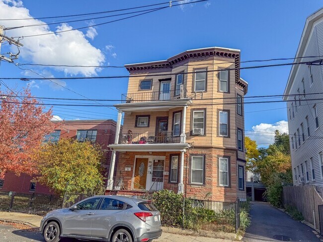 Primary Photo - 154 Glen St