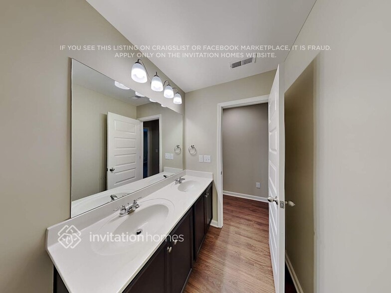 Building Photo - 2909 Warwick Ct