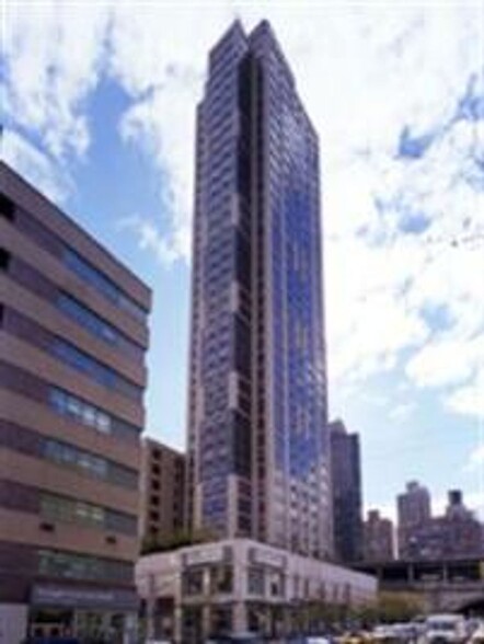Building Photo - 401 E 60th St