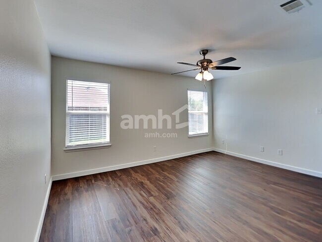 Building Photo - 803 Windflower Dr