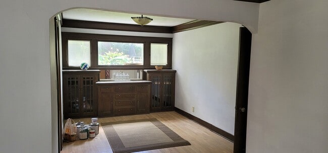 Building Photo - Glendale Awaits You