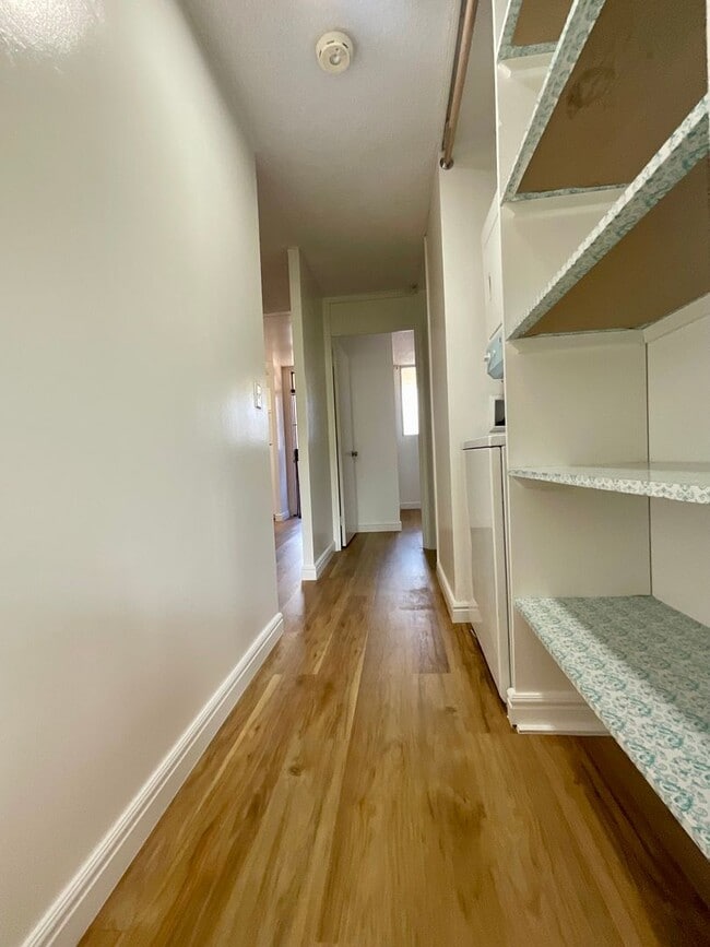 Building Photo - Convenient 2/2/1 with Lanai