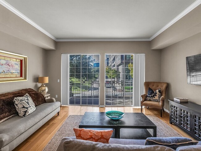 Building Photo - 3225 Turtle Creek Blvd Blvd