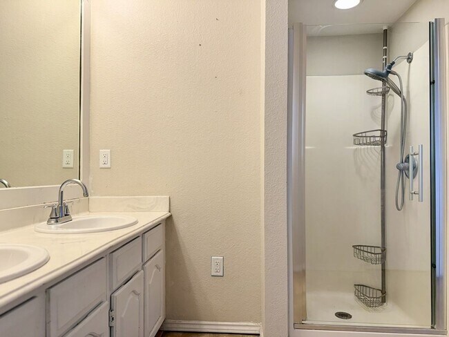Building Photo - Rental