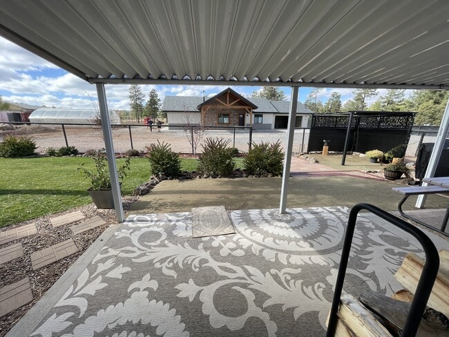 Building Photo - 5811 Wagon Wheel Ln