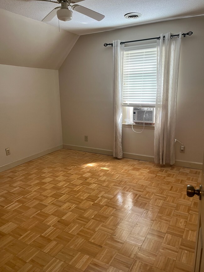 Upstairs BR1 - 1033 Lewis Farm Rd