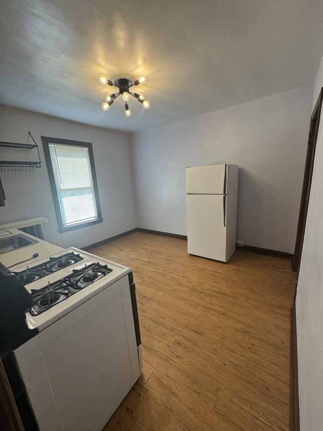 Building Photo - 310 3rd St