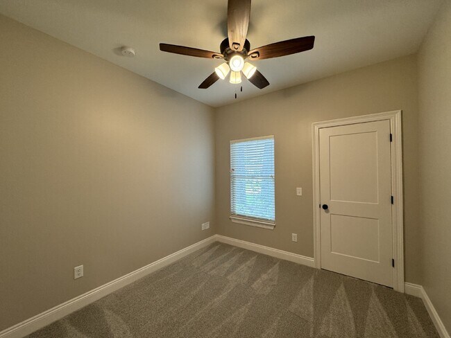 Building Photo - "Charming 4 Bed, 2 Bath Home with Granite ...