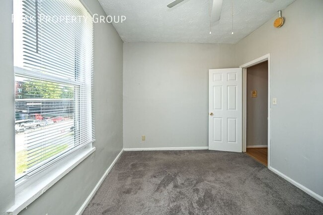 Building Photo - 2610 Woodburn Ave