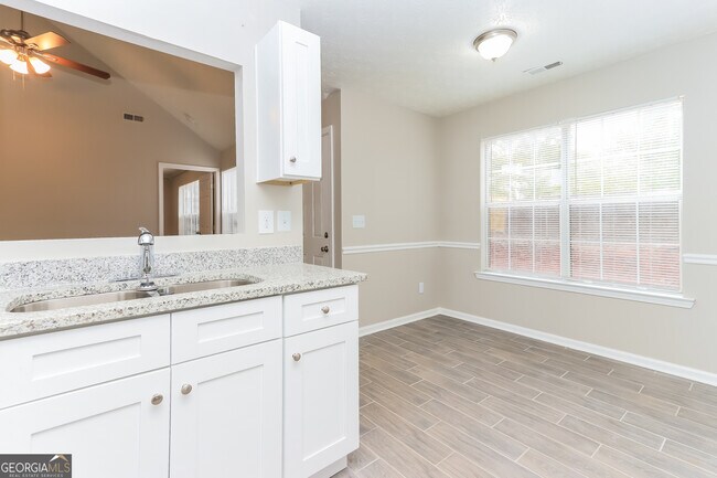 Building Photo - 330 Fallview Dr