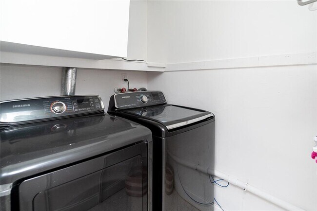 Building Photo - 1469 NW 10th St