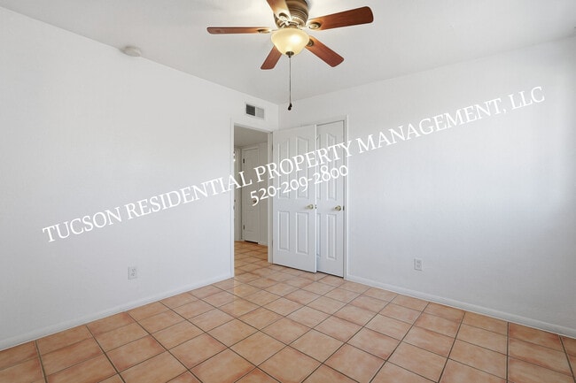 Building Photo - 2402 S Calle Yucatan