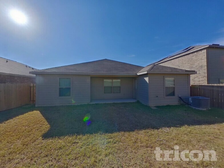 Building Photo - 144 Bandana Cir