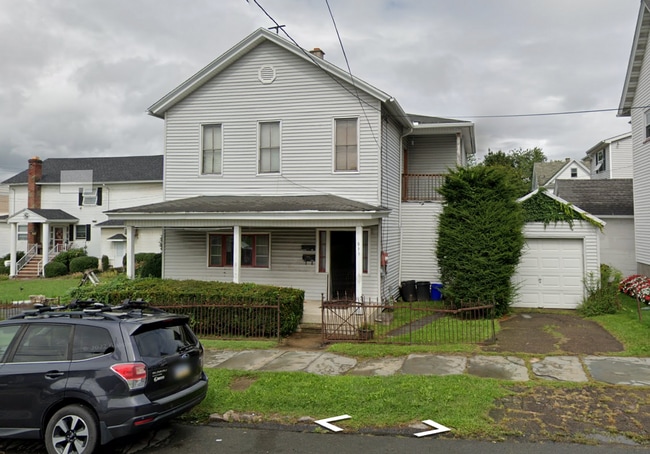 Primary Photo - 511 E Elm St