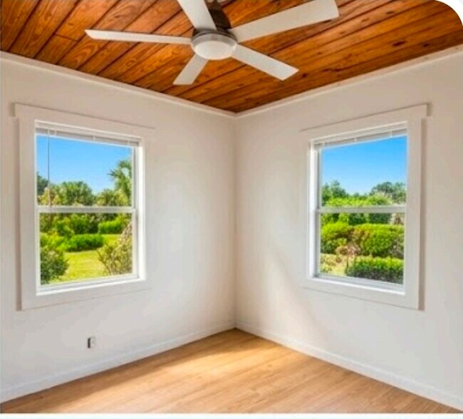 Building Photo - 205 S Rogers Ave