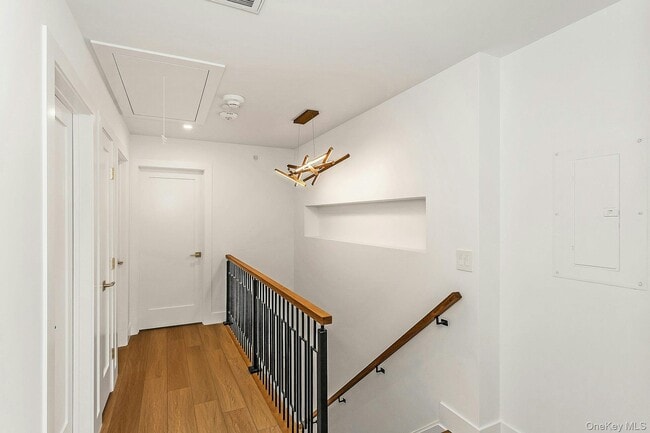 Building Photo - 203 Broadway