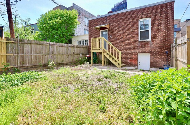 Building Photo - 166 St Pauls Ave