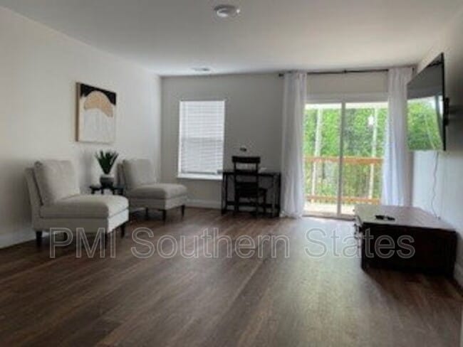 Building Photo - 401 Albus Dr