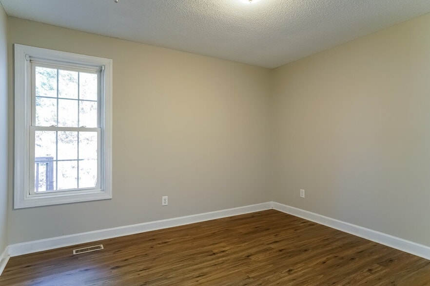 Building Photo - 602 Coventry Dr