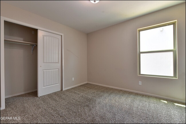 Building Photo - 621 Cedarwood Ave