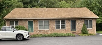 Building Photo - 104 E Poplar St