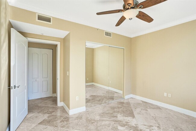 Building Photo - 101 S Ocean Dr