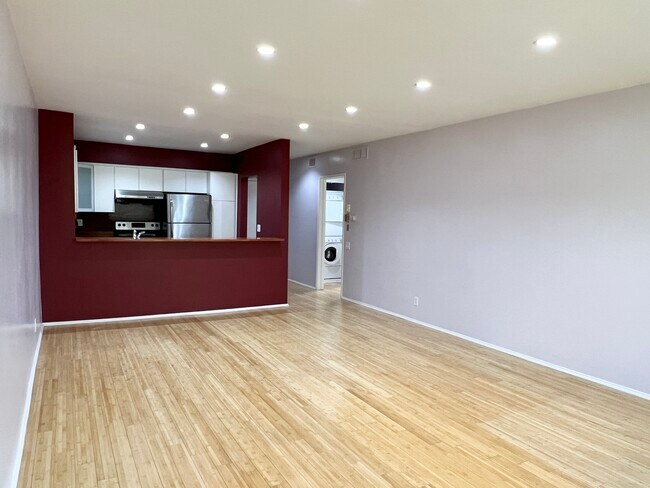 Building Photo - 1015 N Kings Rd