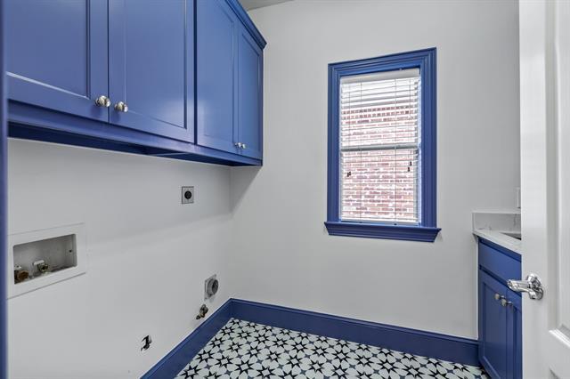 Building Photo - 4318 University Blvd