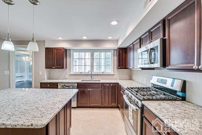 Building Photo - 55 Devon Rd