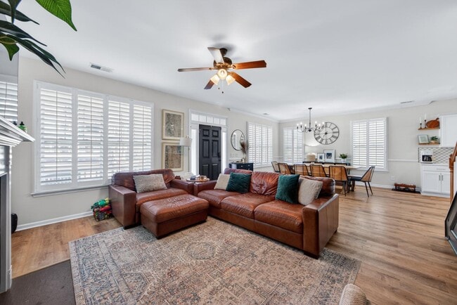 Building Photo - 105 Crossandra Ave