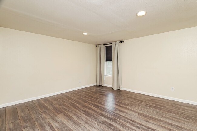 Building Photo - 3 bedrooms, HUGE yard, detached workshop & She shed, No HOA - Only 2 miles from Randolph AFB