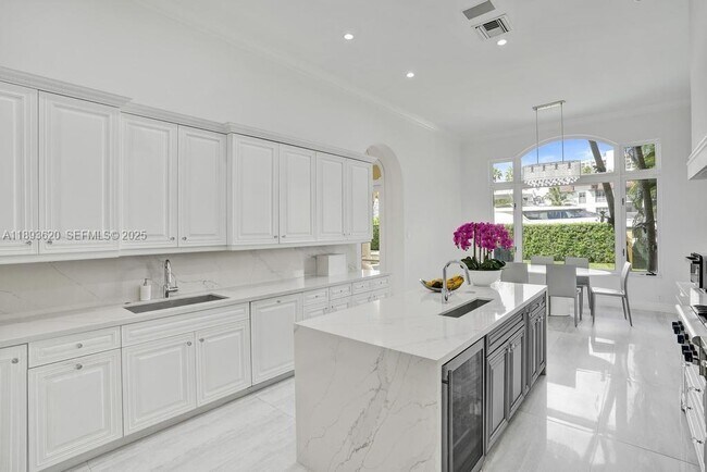 Building Photo - 1516 Island Blvd