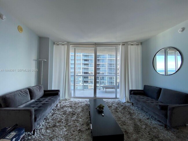 Building Photo - 475 Brickell Ave