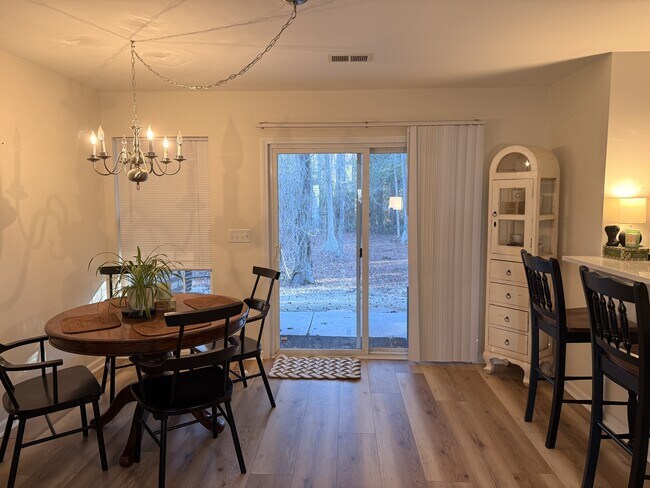 Building Photo - 1104 Harvester Cir