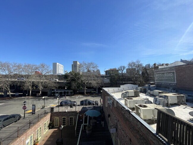 Building Photo - 122 I St