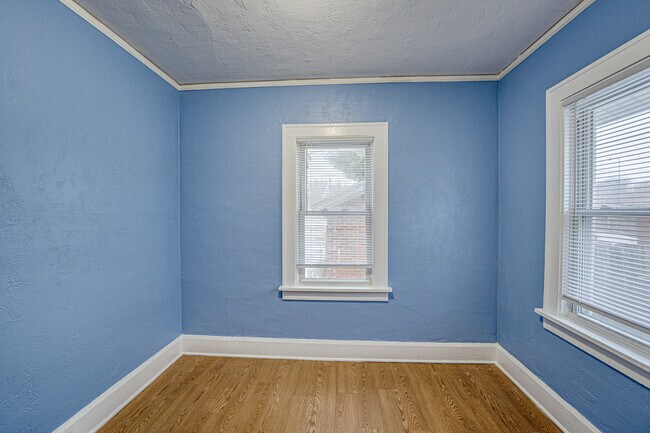 Building Photo - 2403 Elm St