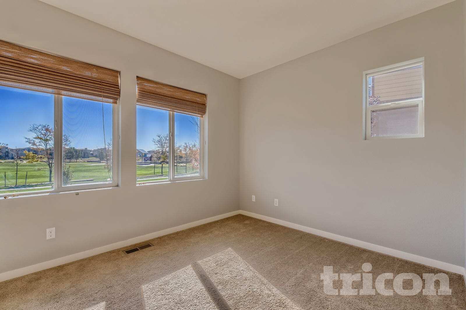 Building Photo - 10239 Southlawn Cir