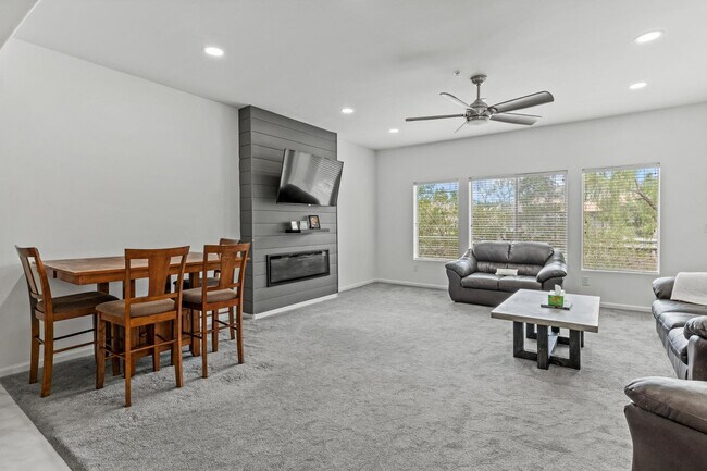 Building Photo - 14000 N 94th St