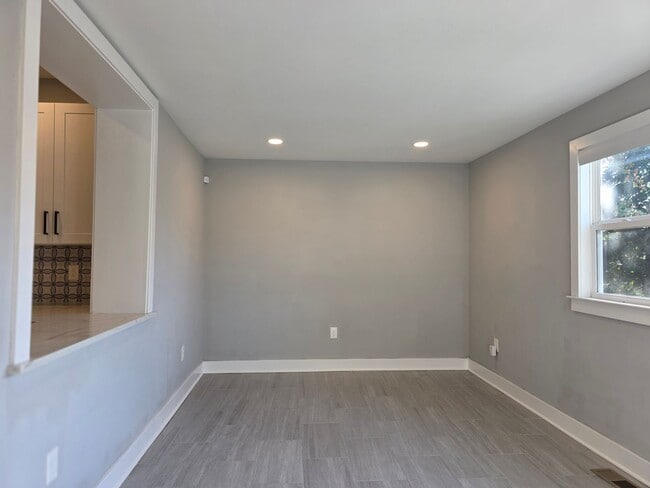 Building Photo - Gorgeous one of a kind 5 bedroom home fully updated