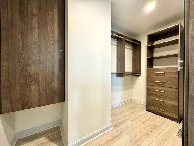 Building Photo - 195 14th St NE