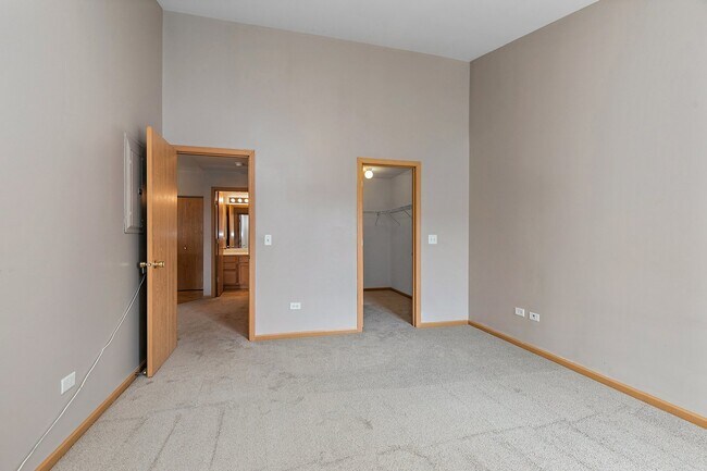 Building Photo - 219 Silverstone Dr