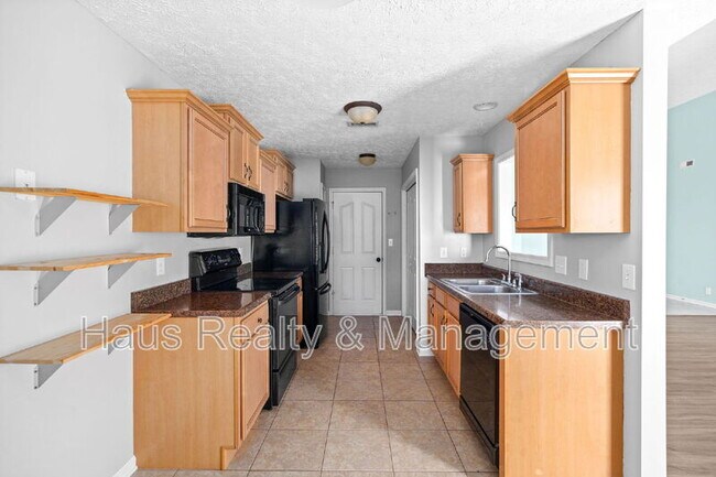 Building Photo - 3565 Southwood Dr