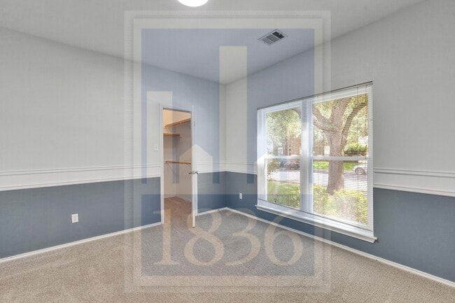 Building Photo - 1204 Thackeray Ln